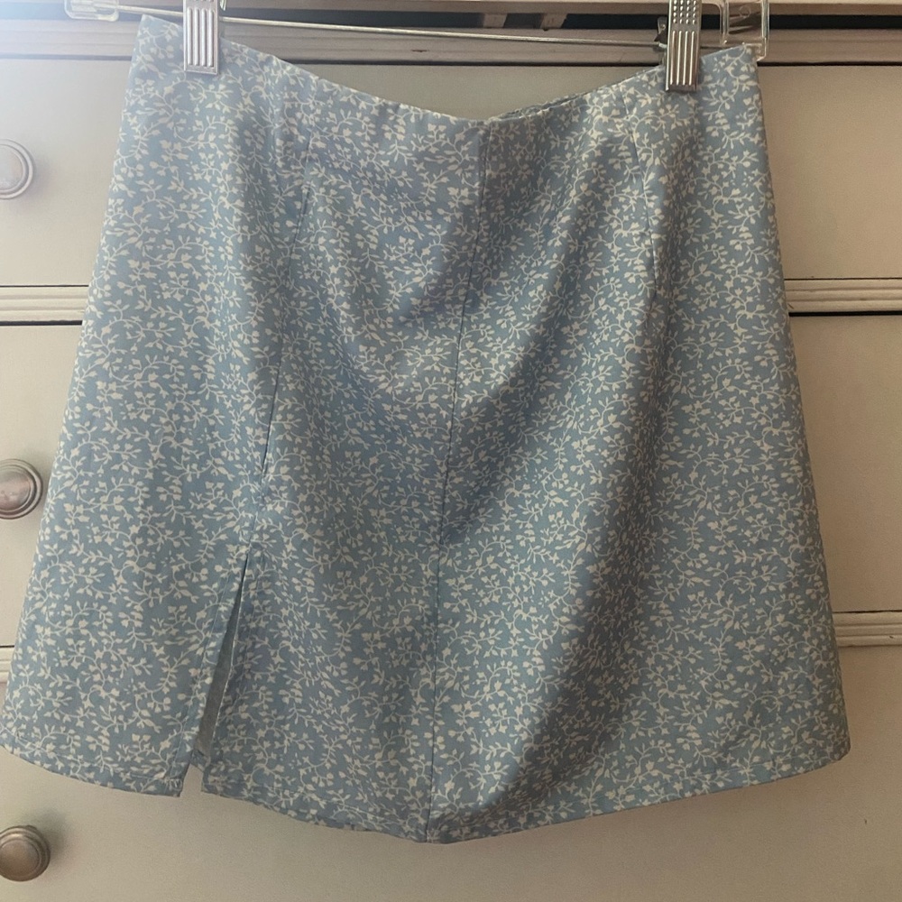 Light blue floral print mini skirt